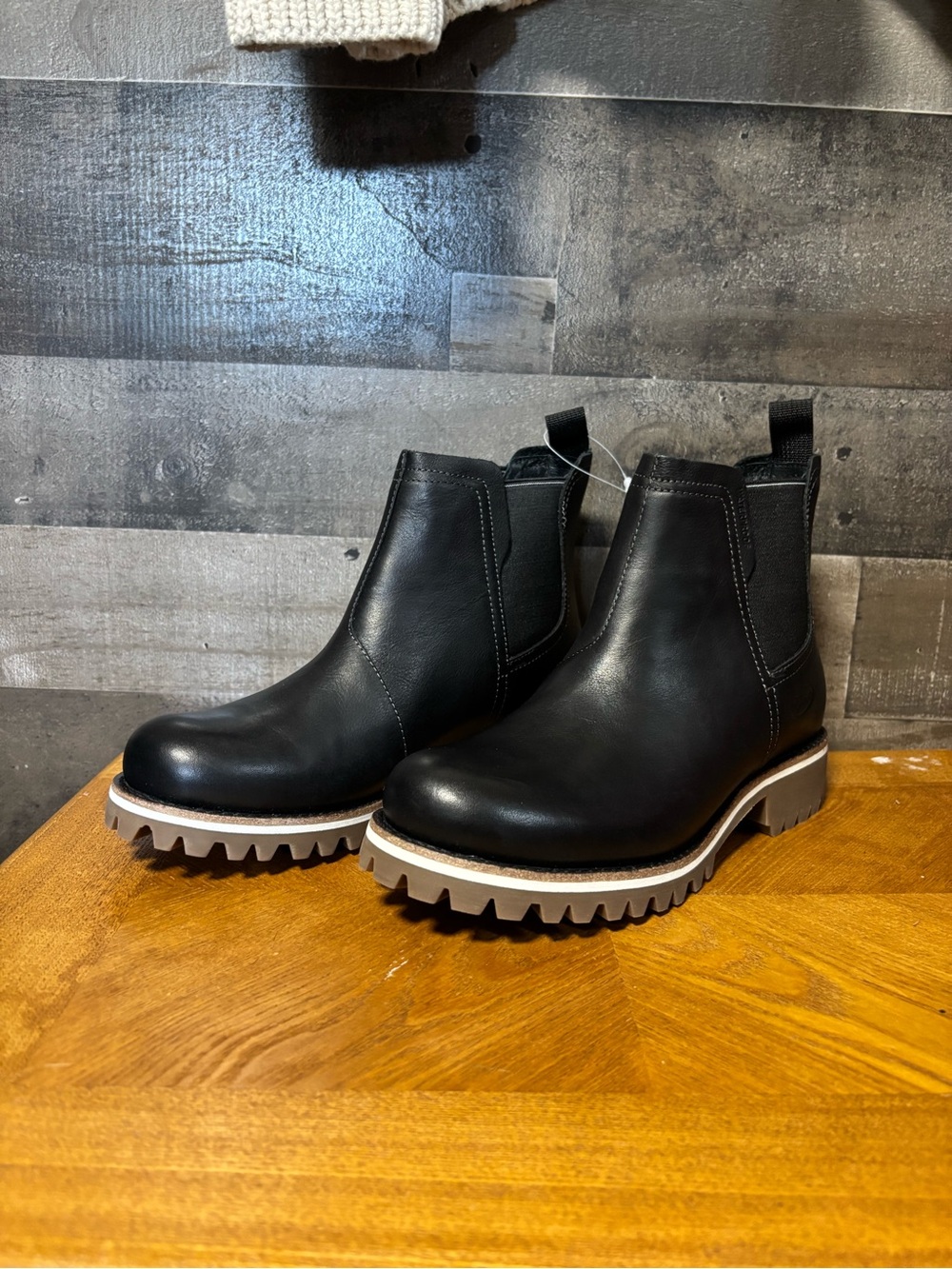 NWOT Chaco Black Leather Lug Sole Chelsea Ankle Boots 6.5